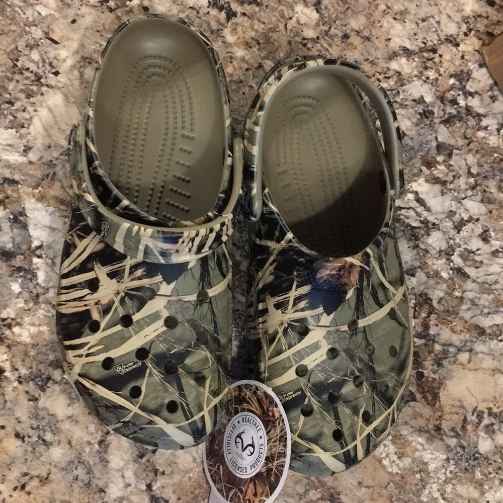 brand new camo CROCS unisex sizing NEW with tags